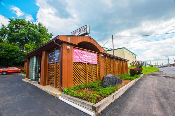 DN-TTN-LUZ-MichaelsFamilyRestaurant-01-1